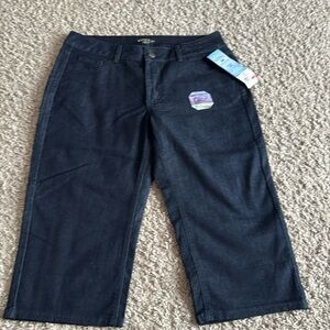 Riders by Lee mid rise capri